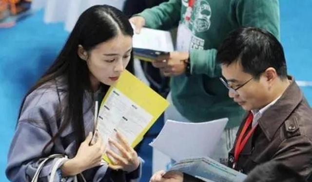 大学生|没有人脉和背景的学生,尽量别碰这几类专业,毕业生就业前景堪忧