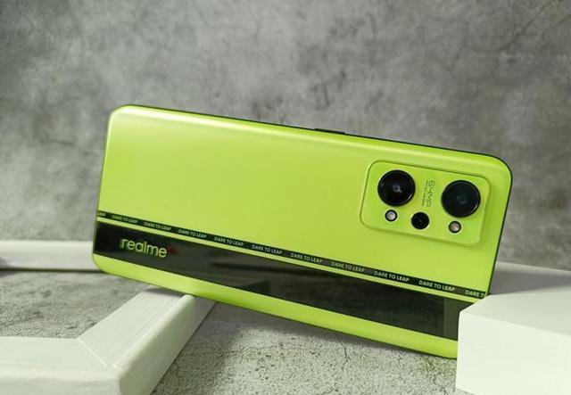 Python|19G+256G大存储，5000mAh旗舰宣布收尾，现已降700