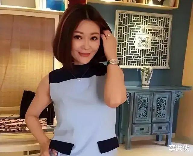 王小骞|央视前名嘴王小骞近照曝光，没被关注，反遭质疑：鼻子好吓人