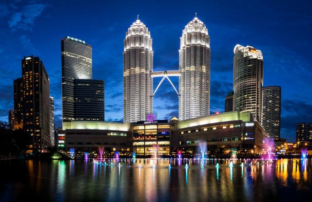 曾伟权|曾伟权一生未娶，59岁病逝没有子女送终，生命最后与一只小狗相伴