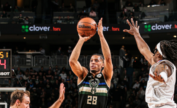 利物浦|NBA前瞻：独行侠对线东部最强雄鹿，手握季后赛车票或摆烂？
