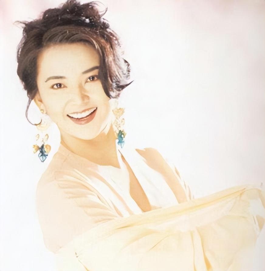 胡慧中|胡慧中：林青霞的接班人，挚爱的两个男人，一个惨死一个锒铛入狱