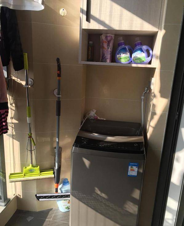 第一次见阳台防盗网这样装,很是美观,朋友们见了都夸好!