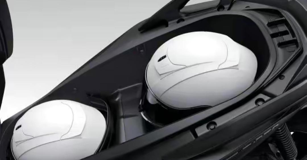 新款本田Forza350登陆泰国后,与国产版的NSS350撞脸
