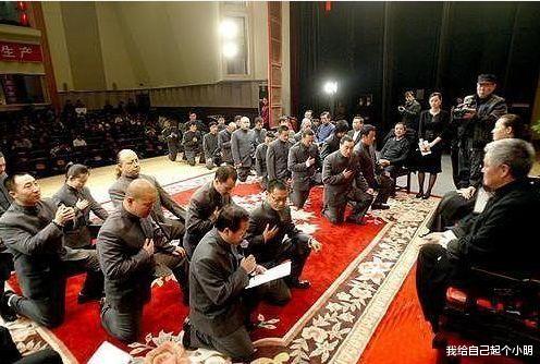 赵本山|赵本山在娱乐圈名气如如？看完3张照片，网友：瘦死的骆驼比马大