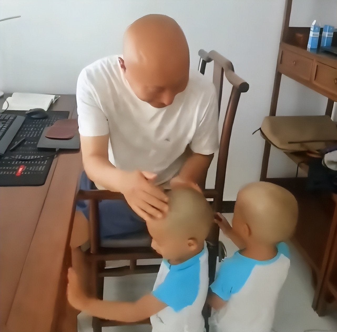 陈佩斯|祖孙三代共用一张脸,看了陈佩斯的双胞胎孙子,想说基因是真强大