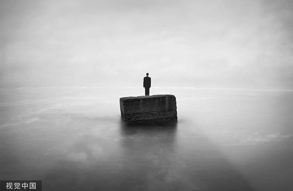 大学|中产出身名校毕业,他们找不到工作价值,蹲在出租屋闲散度日!