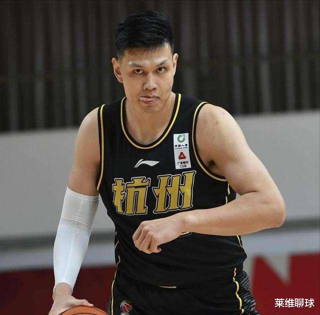 上海男篮|12点31分广厦低头道歉！上海强硬换来姚明主持公道，但两队结仇了