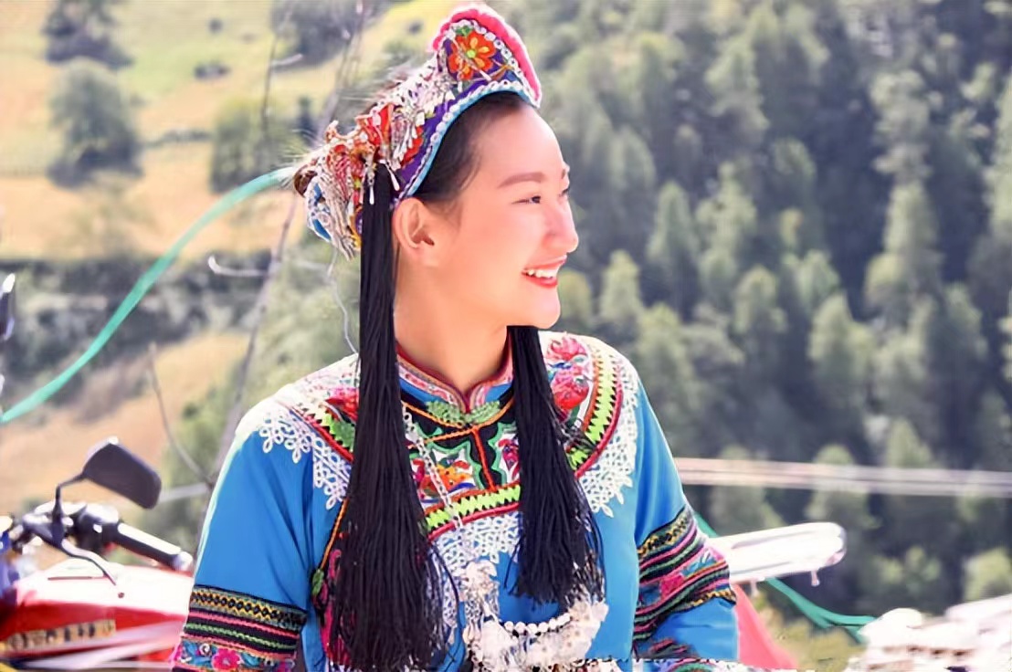 2016年,妙龄美女嫁给陕西老光棍,却从不出门,村民发现其中的问题