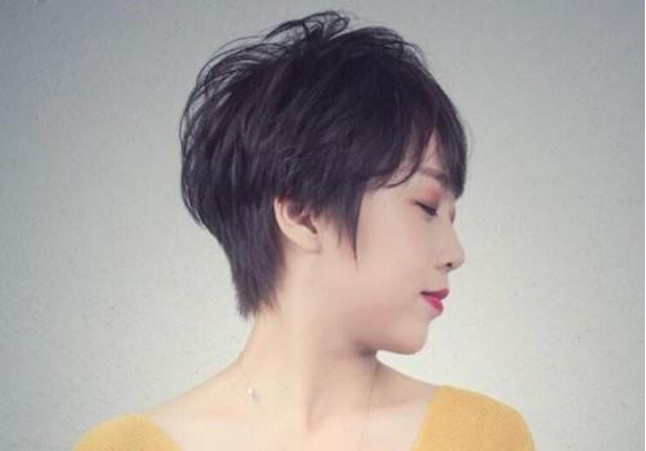 短发 为什么女人过了50岁都喜欢剪短发？看了这几点你就知道了