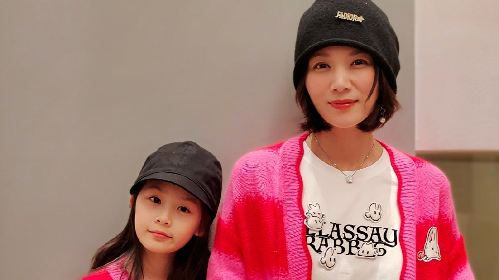 曹曦文|演员曹曦文女儿近照曝光，长相清秀五官精致，母女同框像复制粘贴