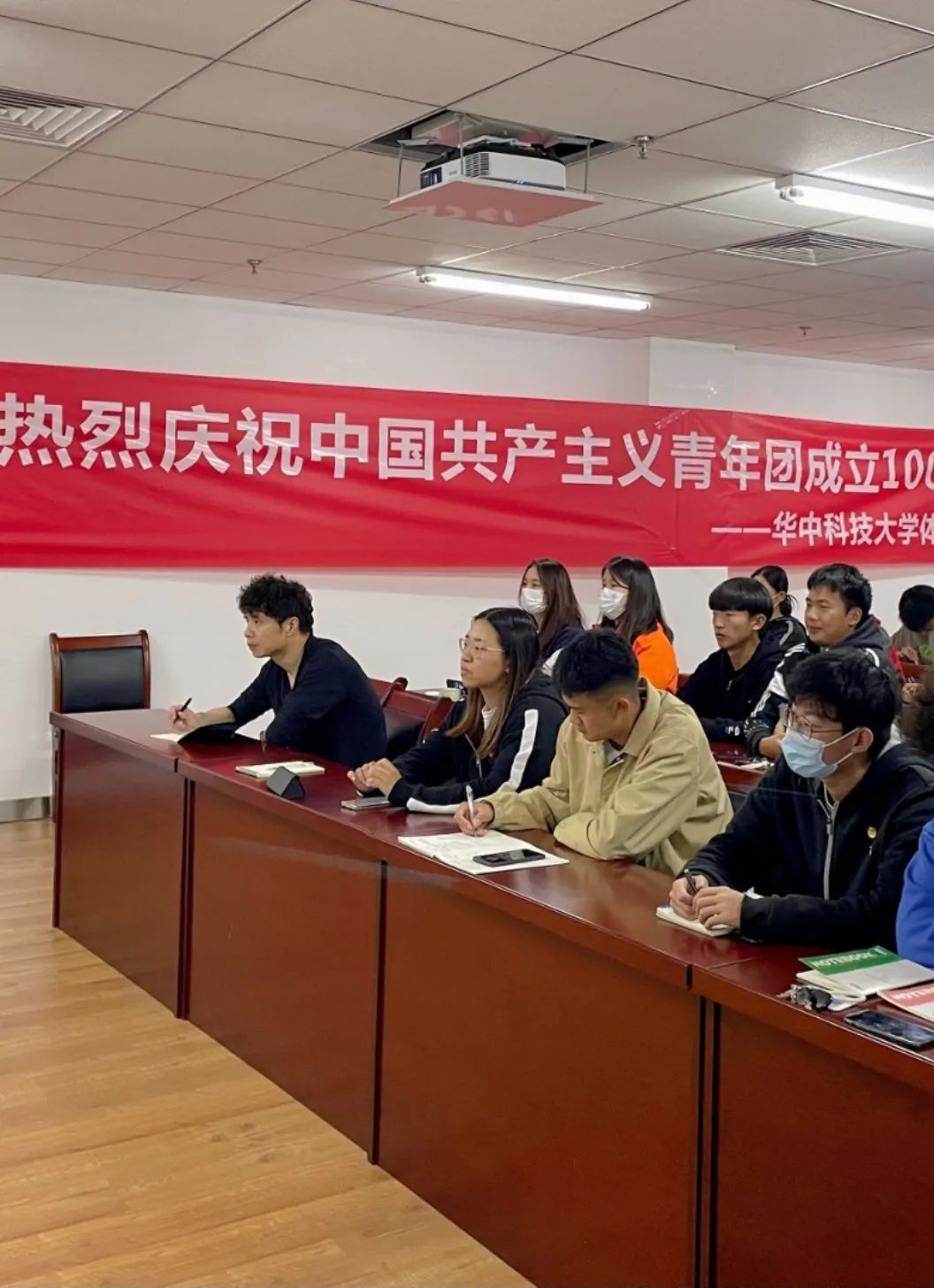 蒿俊闵|“失业”的蒿俊闵到底去哪了？原来他去这里踢球了……