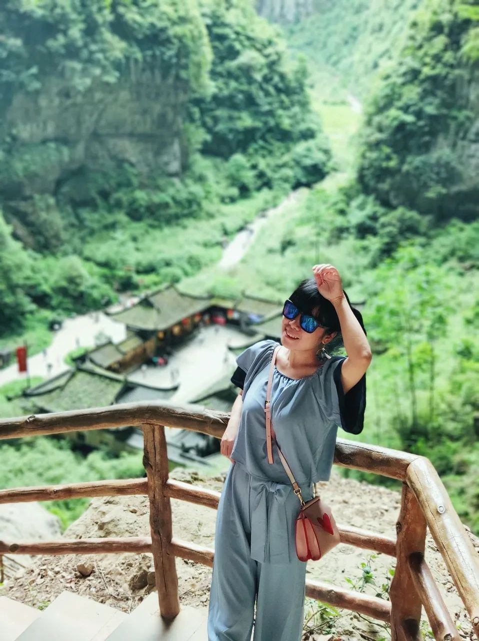 |久等了！中国罕见的“地铁式”旅游高铁正式通车，沿途好看好玩又好吃！