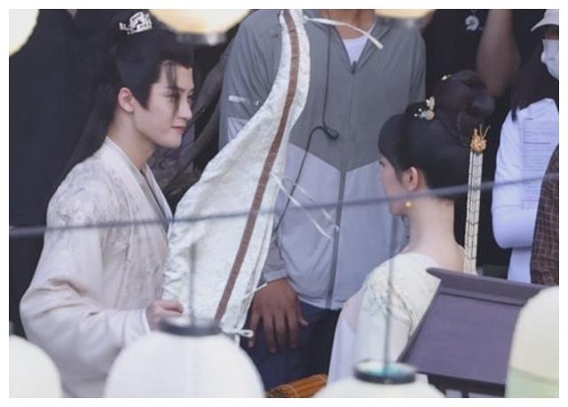 檀健次|杨紫檀健次《长相思》同框路透！对视照氛围感十足，粉丝：爱了