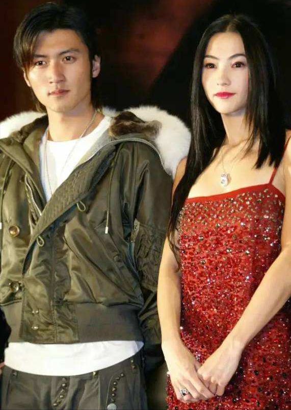 张柏芝|张柏芝想推大儿子入圈，不停拉他出境，网友发现其长相气质都很朴素