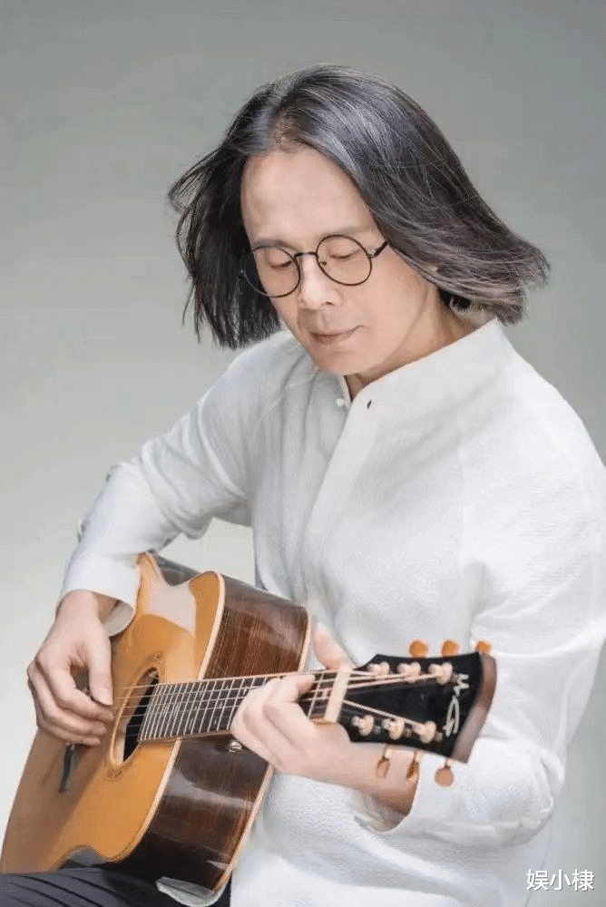 唐磊|“那坟前开满丁香花”，二十年前爆火，唱的亡者是谁？