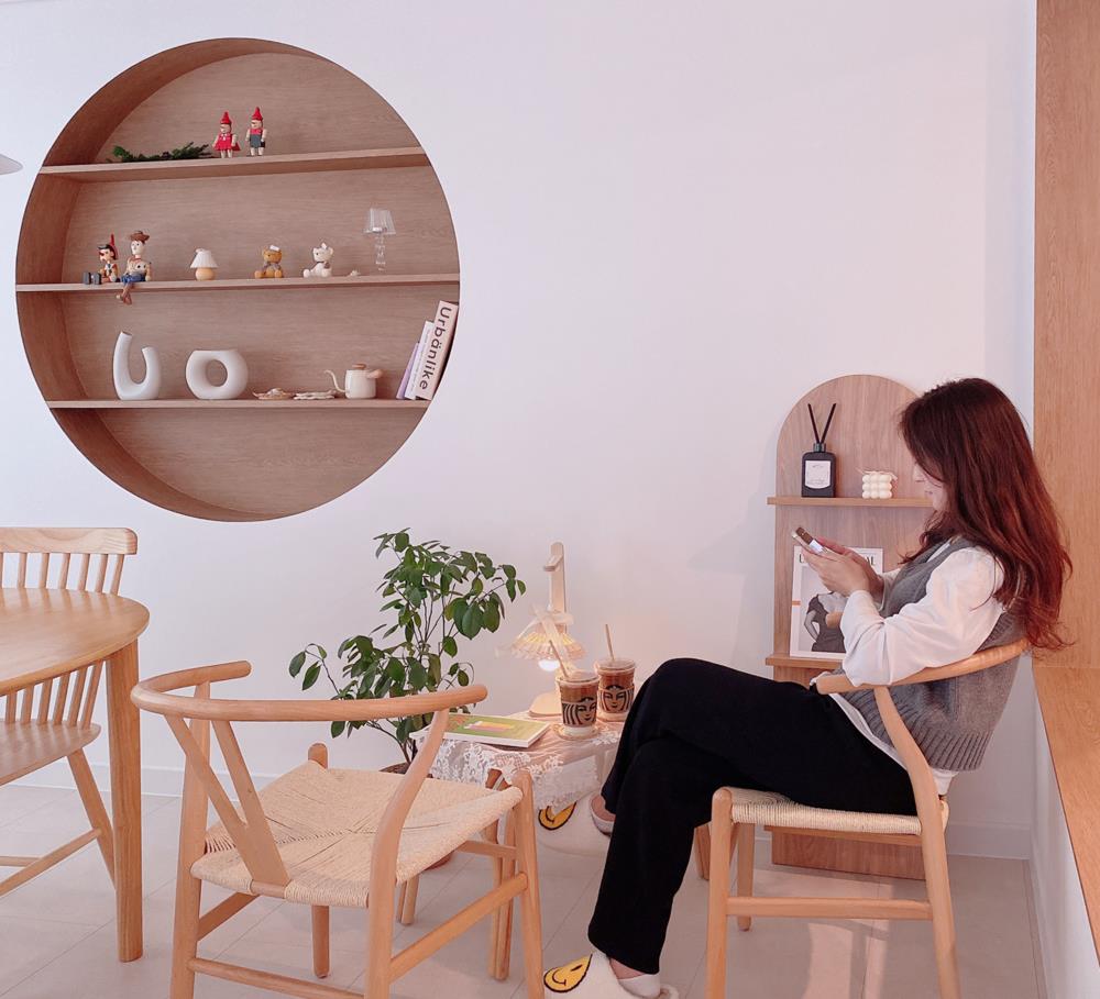 家具没几件,110㎡坚持断舍离,即使有两个孩子,全屋照样井井有条