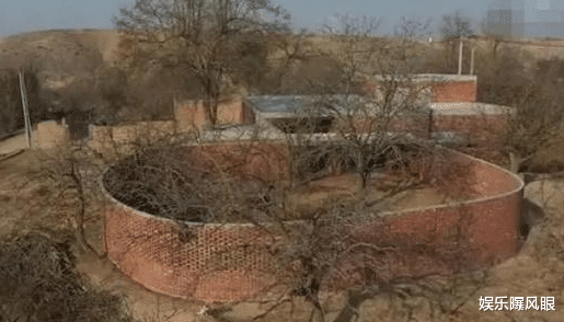 换汤不换药!132万红砖房改造完毕,外观无变化,地毯被嘲太多余