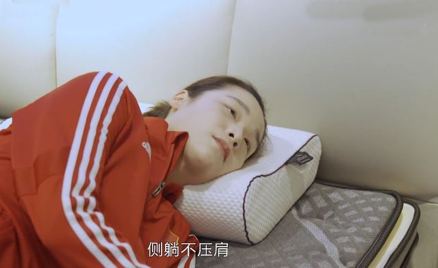 刘晓彤|女排刘晓彤林莉体验寝具！上周期风评截然不同，接班人仍未找到