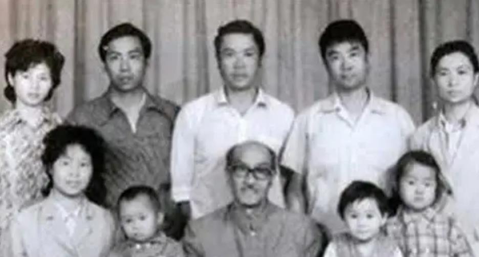 王洛宾|音乐家王洛宾：不相信妻子劈腿 深夜回家被妻子问你回来睡哪！