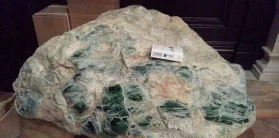 缅甸翡翠|最贵的翡翠原石500亿，独一无二前所未有！