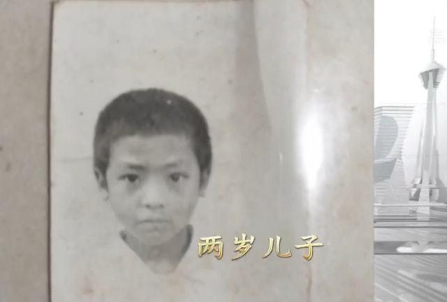 富商儿子2岁离奇失踪,32年后在山区找到,认亲会“跪食”父母恩