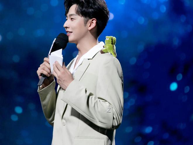 芒果台|芒果台主持人阵容大洗牌：“四小花”竞争激烈，齐思钧的对手出现