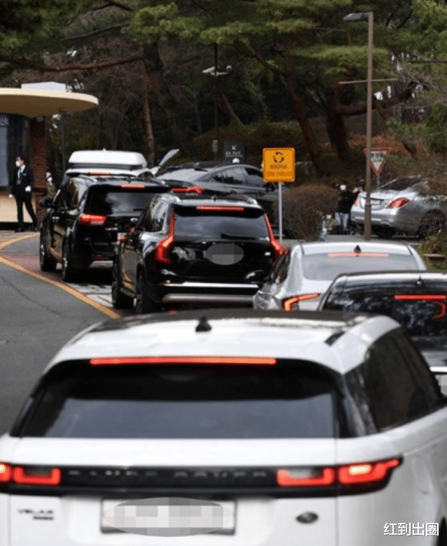 明星|1个月内10对明星结婚：有人引发争议，有人备受嘲讽，个个很精彩