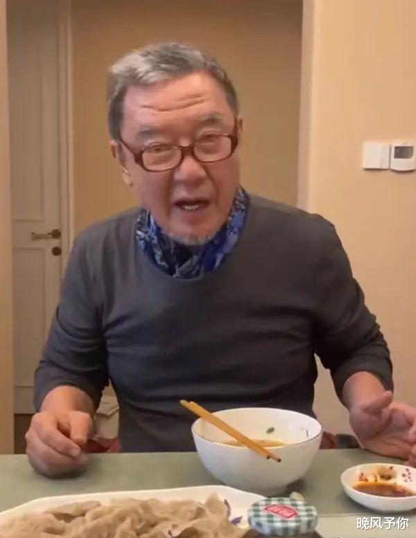 李小龙|演员李立群说:喝自来水已经有10来天了,其实也缺烟,更缺的是酒