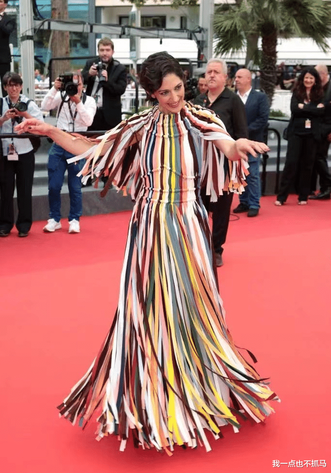 戛纳|因“艳照门”成为全国笑柄，如今打败汤唯成为戛纳影后：洒脱背后，是半生夜路