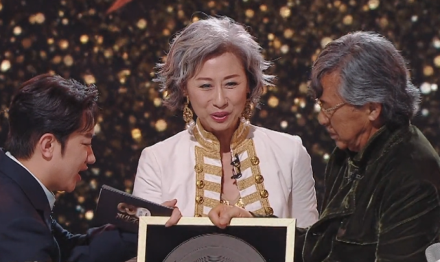 黄小蕾|浪姐3与《声生不息》联动：台上唱twins歌，台下黄小蕾郑秀妍捧场