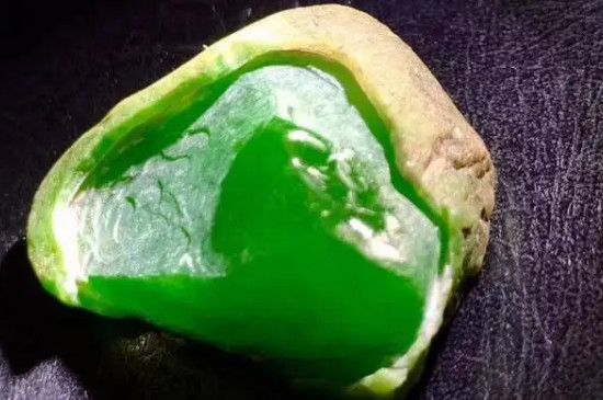 翡翠|《河边》怎么找翡翠原石?