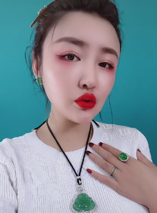 金·卡戴珊|娇娇：我很优秀，《欢乐喜剧人》上表演挺好的，有300来万粉丝