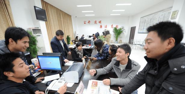 蔡志忠|“无编制公务员”火了，放宽招录年龄限制，往届生也可以冲