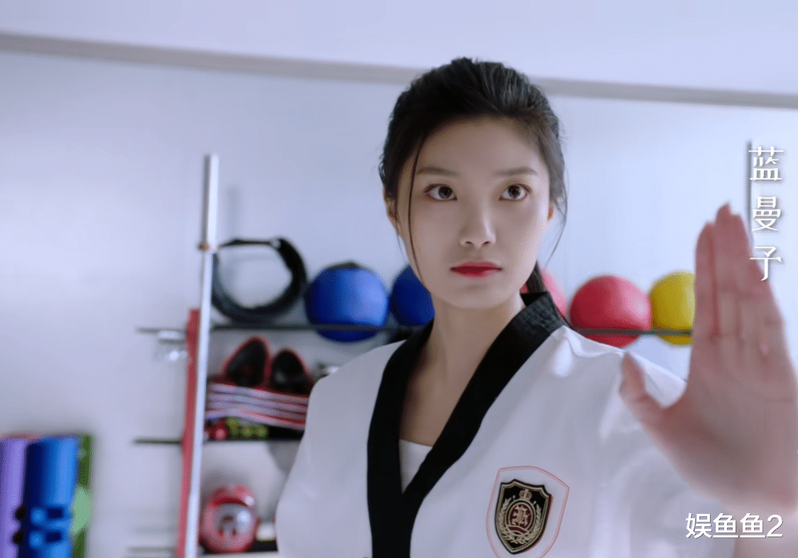 周知|《骑着鱼的猫》将至，怪力少女救赎弱娇总裁，多角虐恋爱的好难