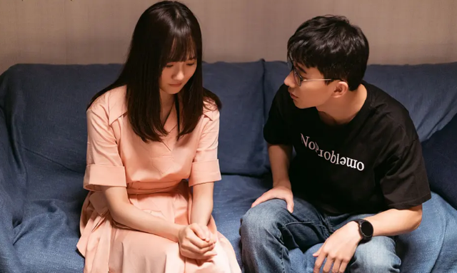 王耀庆|王耀庆妻子郭晏青，二人相识于小学4年级，婚后生两子，幸福美满