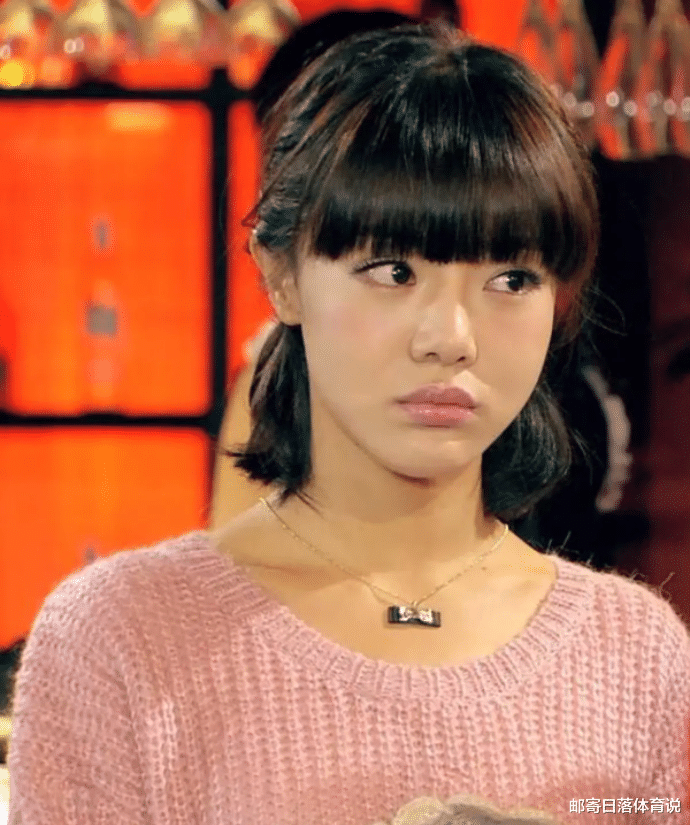 邓家佳|同样因爱情公寓而爆红,把邓家佳和娄艺潇放在一起,差距一目了然