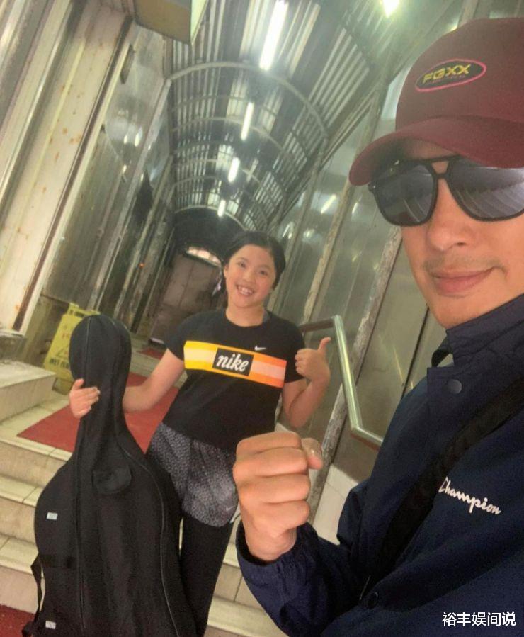 谭耀文|谭耀文为一双儿女庆生，兄妹合照犹如饼印，感叹什么时候可以退休