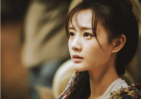 吴京|吴京的替身长得像？看看周冬雨的替身，如同复制粘贴一般