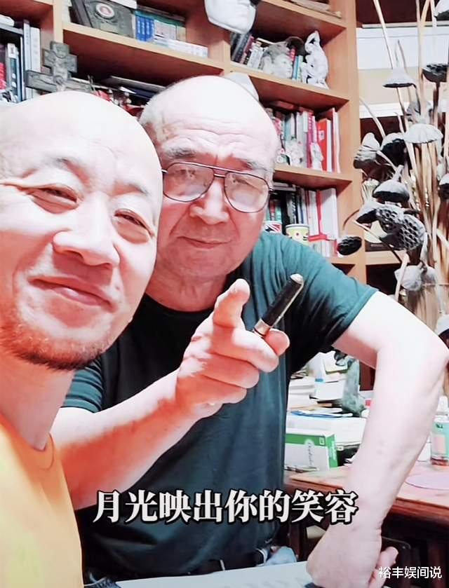 李保田|75岁老戏骨李保田近况！书房中摆满书籍，杂乱不堪却充满书香气