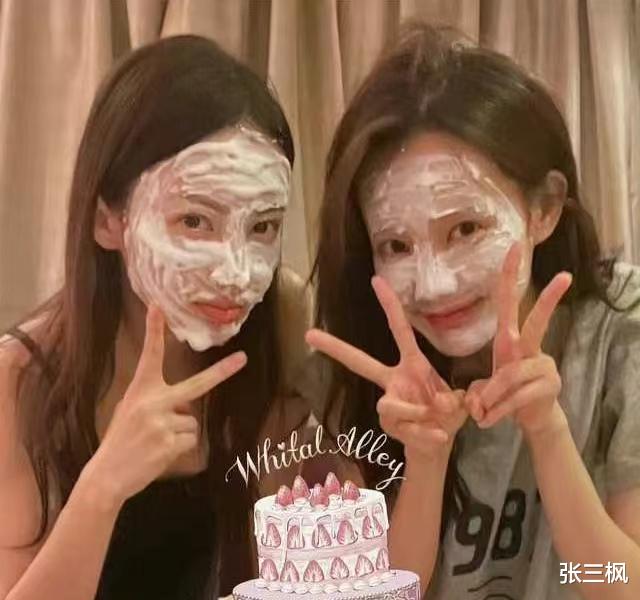 金晨|金晨李一桐环球影城过生日被网友偶遇