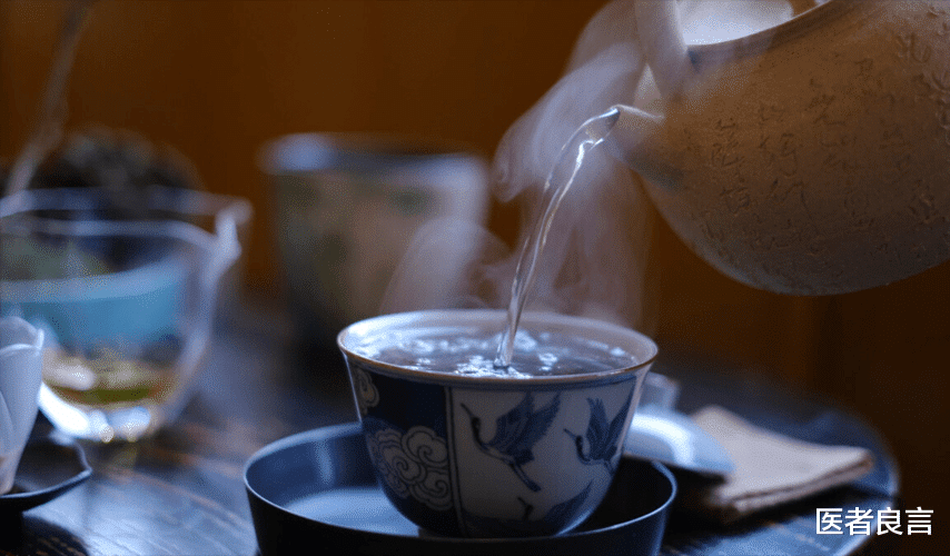 甲状腺|为啥外国人常喝冰水，胃没事，国人常喝热水却胃病高发？真相来了