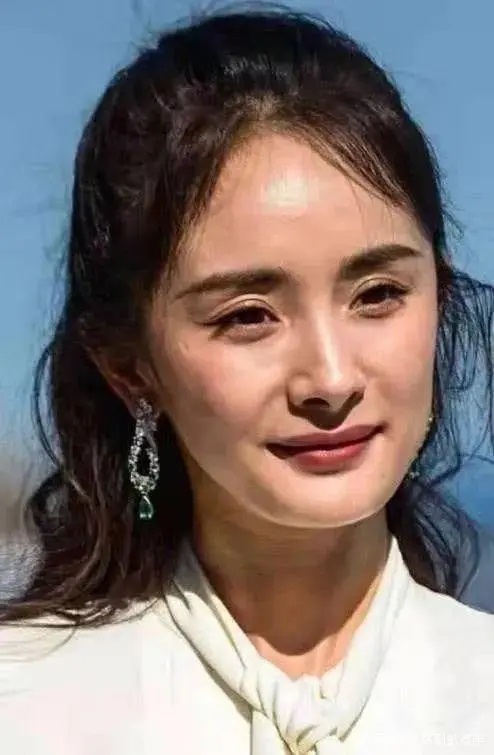 生图|小肚腩，痘痘肌，法令纹，显壮硕，明星的生图，是另一种人间真实