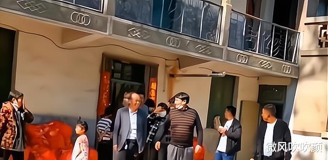 朱之文|大衣哥儿子订婚第二天，一家三口陪新媳妇回门，女方家倍显寒酸