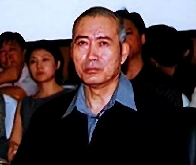 黑老大邹显卫,被抓后成监狱“土皇帝”女狱警当情人,自食恶果!