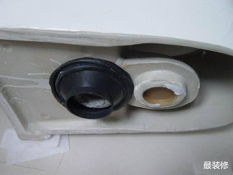 为什么马桶用久了吸力小,整天臭烘烘?这4个地方是“罪魁祸首”