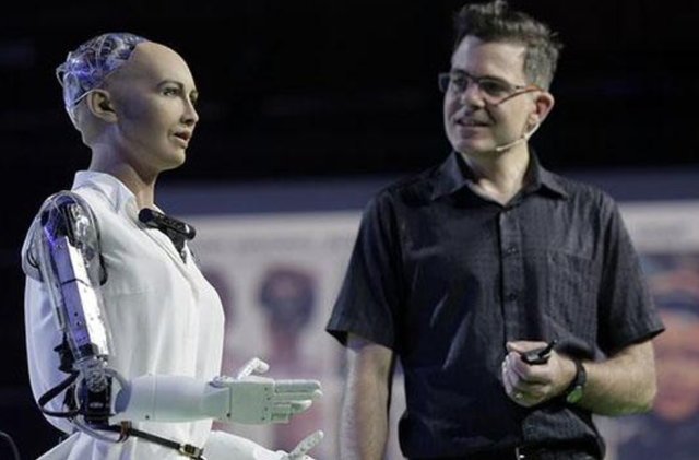 索菲亚|当年声称“我将会摧毁人类”的机器人索菲亚,后来变成啥样了?