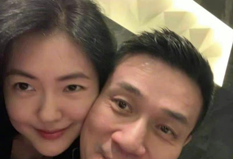 许雅钧|小胡静发视频爆料小S老公好爱玩,许雅钧在夜店和美女搂抱举止亲密