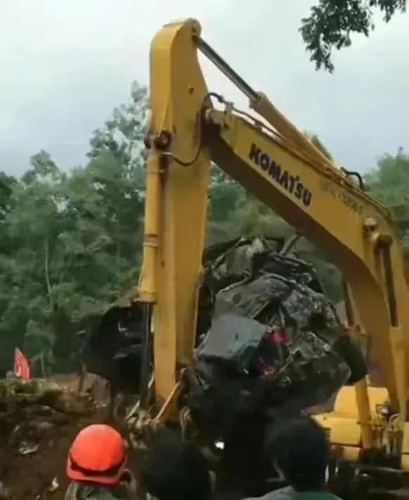 胡鑫宇妈妈呼唤儿子归来,村支书要求家属签字证实胡鑫宇去了西藏