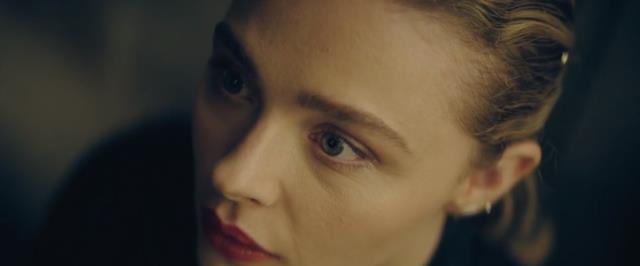 边缘世界|美剧《边缘世界》剧情解析:女主回到未来世界,仿真游戏杀机重重